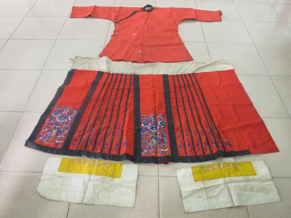 富川平地瑶女婚装.jpg