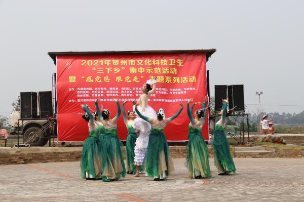 歌伴舞《我在长寿之乡等你》1.JPG